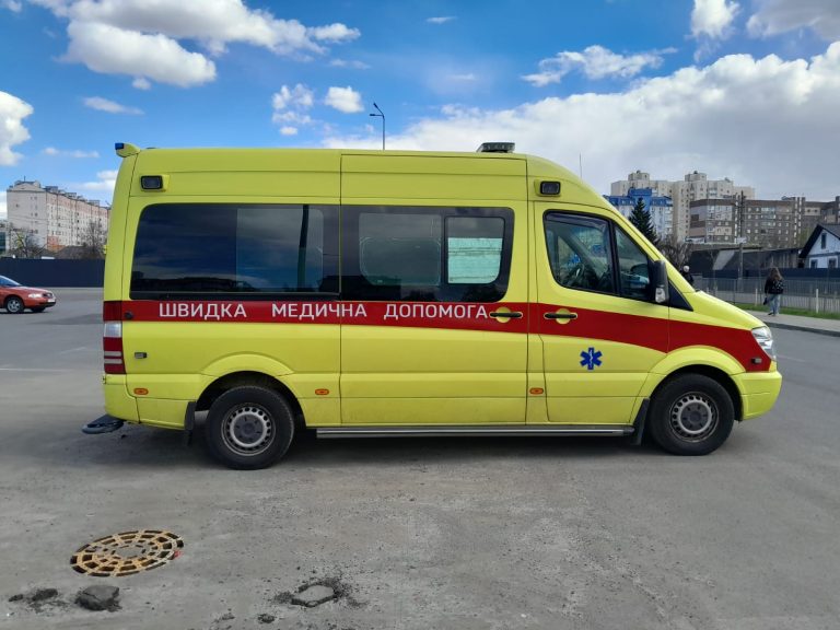 Автомобіль медичного перевезення Бромед, вигляд збоку